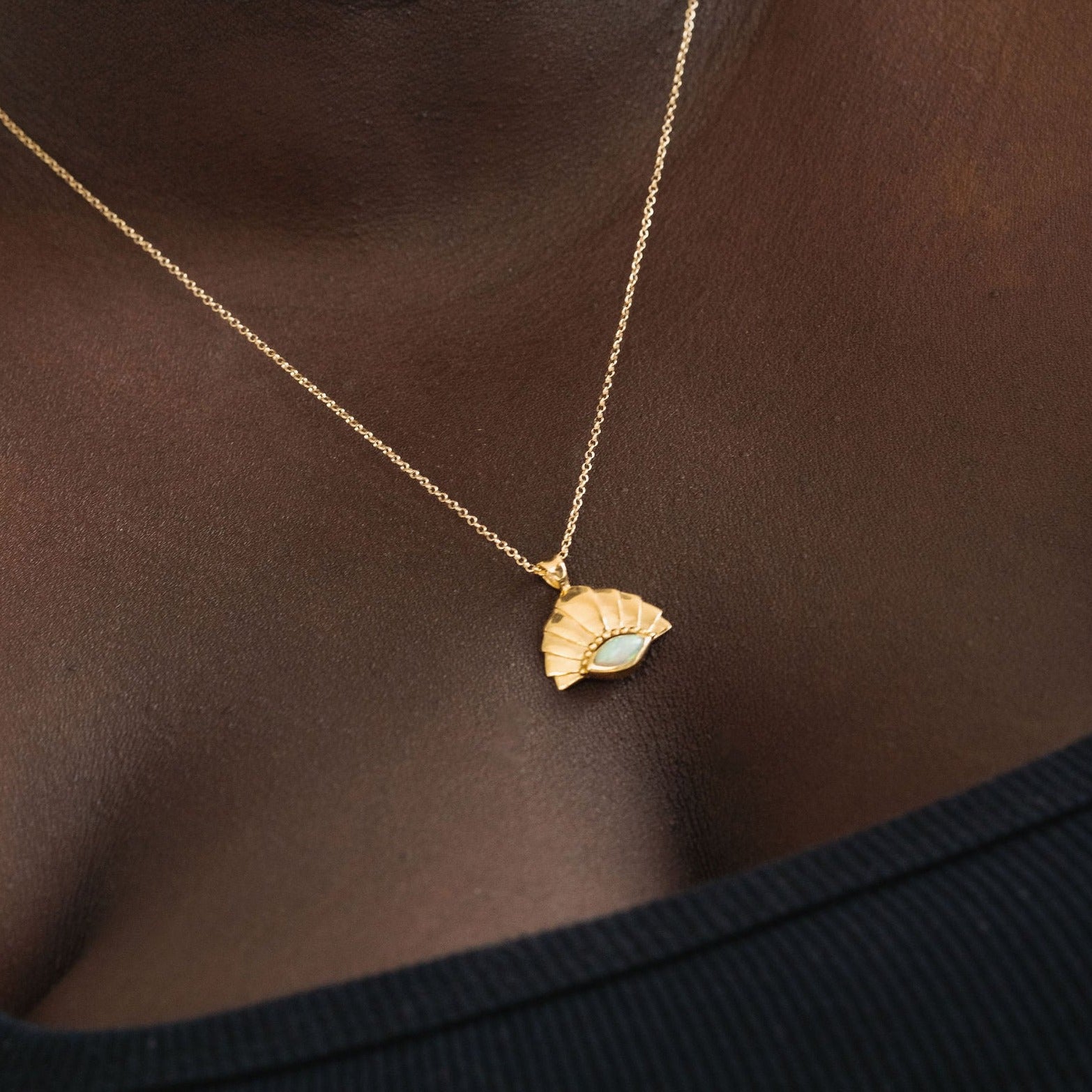 Shell deals pendant gold